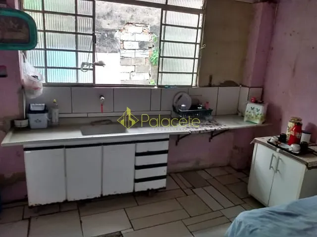 Casa com 250m² 2 quartos e 1 banheiro, à venda, no bairro Conjunto Residencial Araretama em Pindamonhangaba