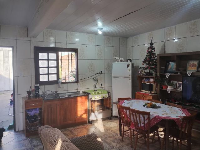 Casa com 490m² 4 quartos e 3 banheiros, à venda, no bairro Areal em Pelotas