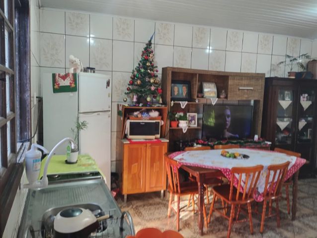 Casa com 490m² 4 quartos e 3 banheiros, à venda, no bairro Areal em Pelotas