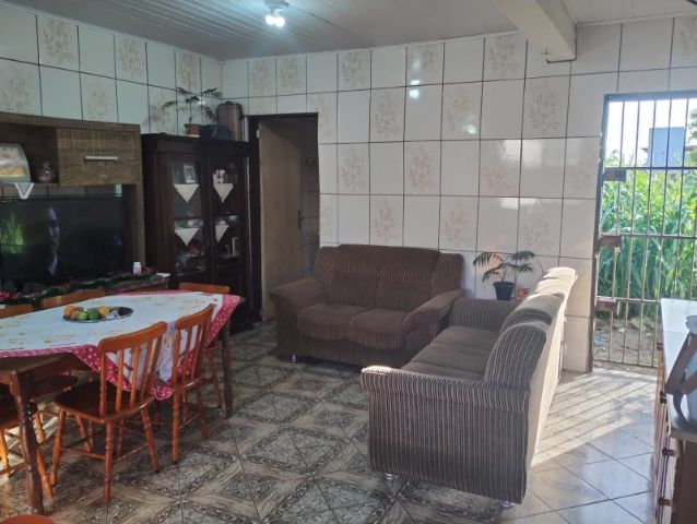 Casa com 490m² 4 quartos e 3 banheiros, à venda, no bairro Areal em Pelotas