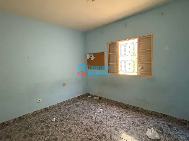 Casa à venda, no bairro Centro em Guaxupé