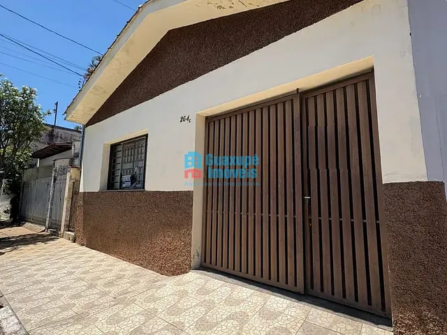 Casa à venda, no bairro Centro em Guaxupé