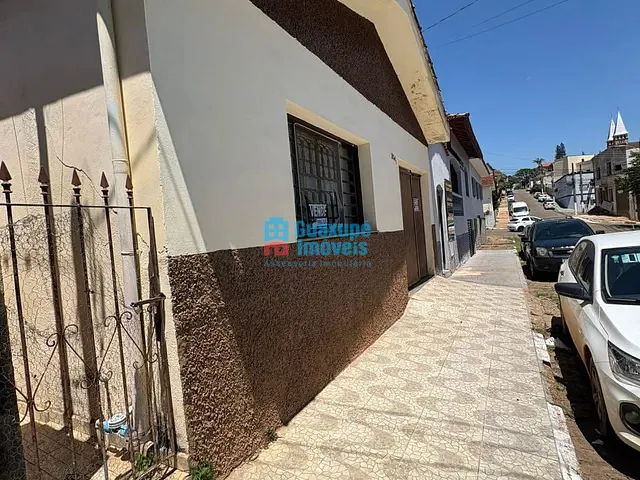 Casa à venda, no bairro Centro em Guaxupé