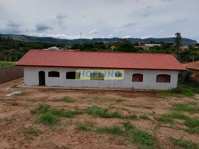 Casa com 1350m² 4 quartos e 3 banheiros, à venda, no bairro Centro em Analândia