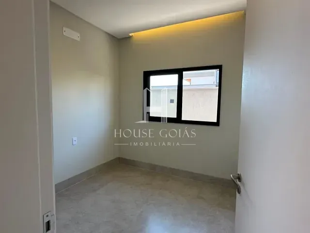 Casa com 312m² 3 quartos e 4 banheiros, à venda, no bairro Jardim Cristal em Aparecida de Goiânia