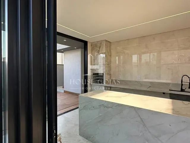 Casa com 312m² 3 quartos e 4 banheiros, à venda, no bairro Jardim Cristal em Aparecida de Goiânia