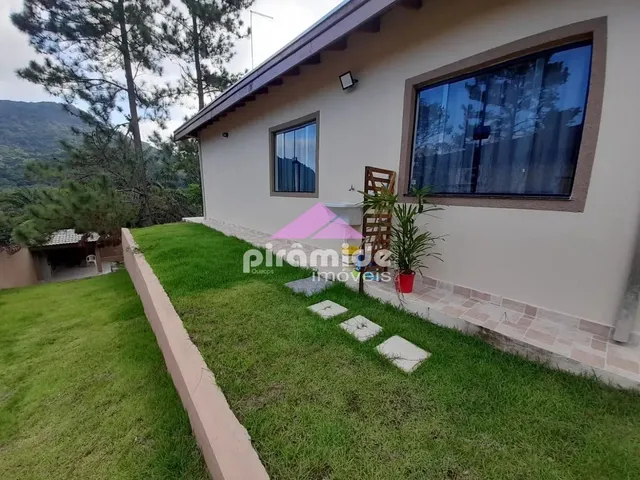 Casa com 480m² 3 quartos e 3 banheiros, à venda, no bairro Balneário Copacabana em Caraguatatuba