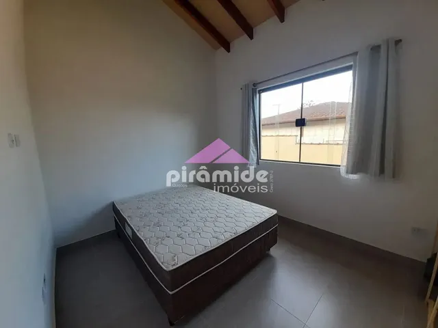 Casa com 480m² 3 quartos e 3 banheiros, à venda, no bairro Balneário Copacabana em Caraguatatuba