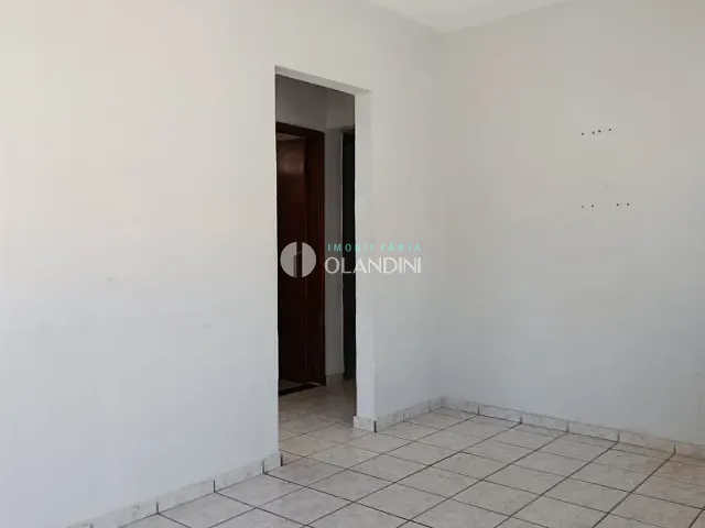 Casa com 231m² 2 quartos e 1 banheiro, para alugar, no bairro Parque Residencial Carolina em Artur Nogueira