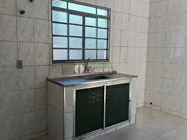 Casa com 231m² 2 quartos e 1 banheiro, para alugar, no bairro Parque Residencial Carolina em Artur Nogueira