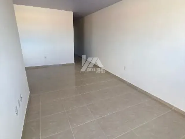 Casa 2 quartos e 1 banheiro, à venda, no bairro Cará-Cará em Ponta Grossa
