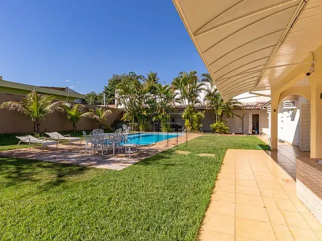 Casa com 900m² 3 quartos e 5 banheiros, à venda, no bairro Champagnat em Londrina
