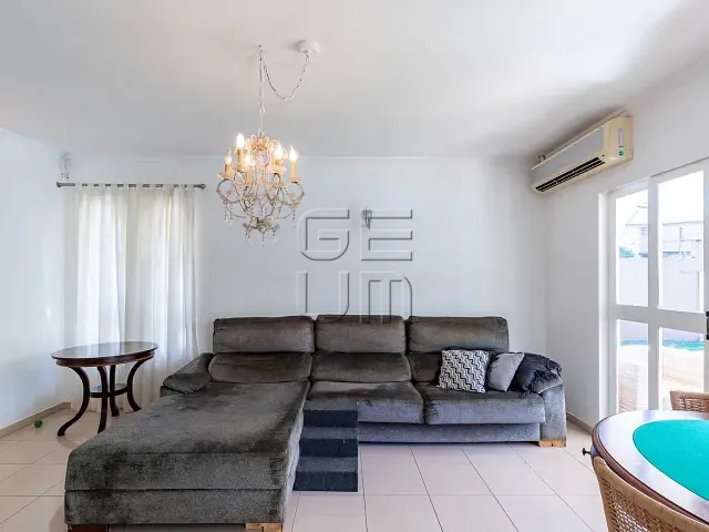 Casa com 900m² 3 quartos e 5 banheiros, à venda, no bairro Champagnat em Londrina