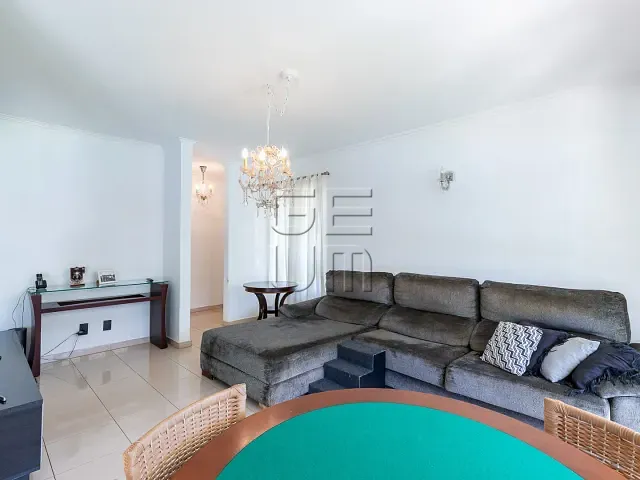 Casa com 900m² 3 quartos e 5 banheiros, à venda, no bairro Champagnat em Londrina