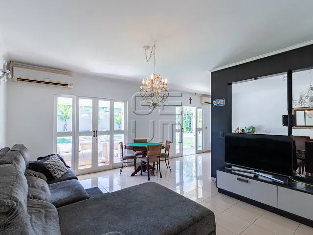 Casa com 900m² 3 quartos e 5 banheiros, à venda, no bairro Champagnat em Londrina