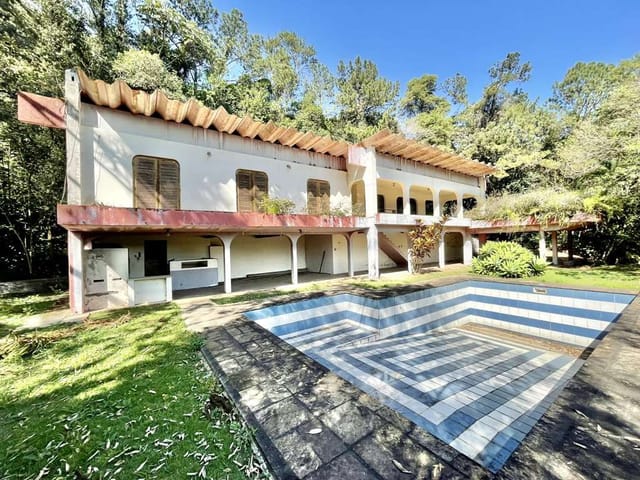 Casa com 4947m² 4 quartos e 4 banheiros, à venda ou para alugar, no bairro Jardim Colibri em Cotia