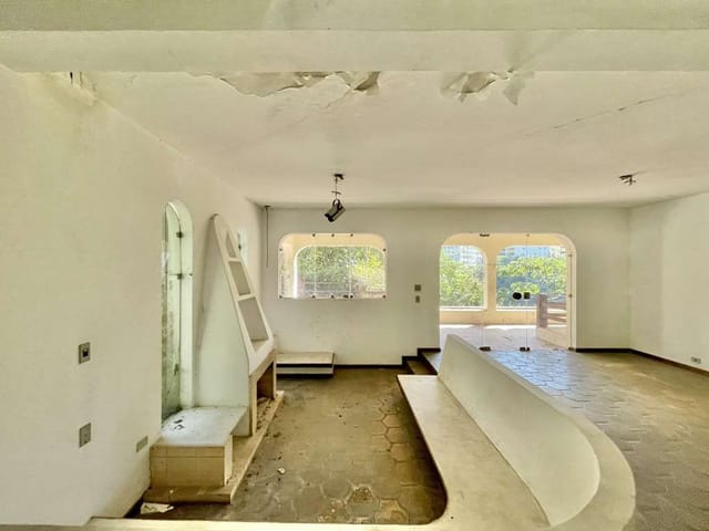 Casa com 4947m² 4 quartos e 4 banheiros, à venda ou para alugar, no bairro Jardim Colibri em Cotia