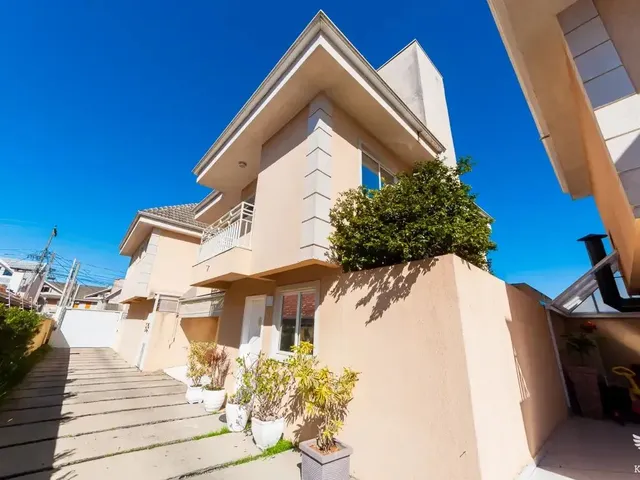 Casa com 143m² 3 quartos e 3 banheiros, à venda, no bairro Santa Felicidade em Curitiba