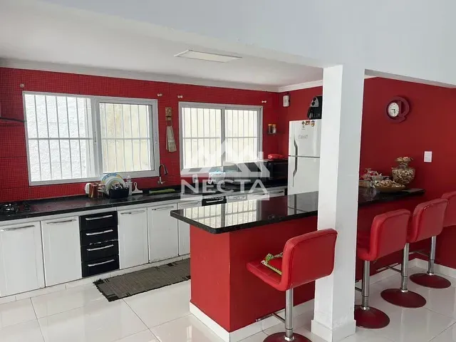 Casa com 360m² 3 quartos e 2 banheiros, à venda, no bairro Jardim Britânia em Caraguatatuba