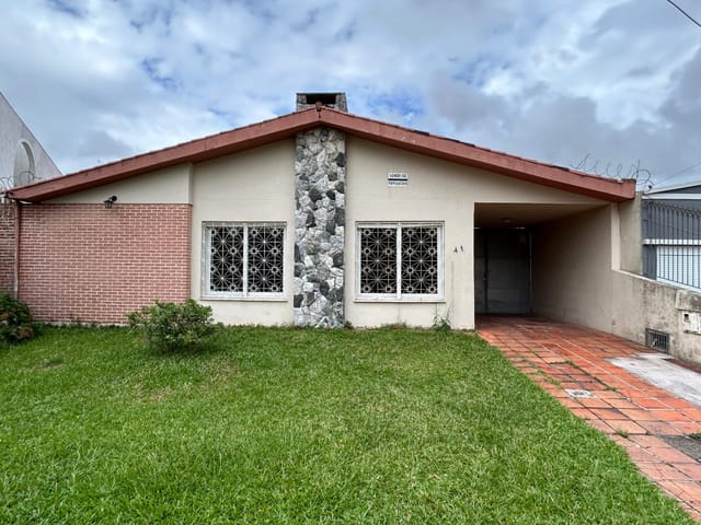 Casa com 480m² 4 quartos e 4 banheiros, à venda, no bairro Centro em Pelotas