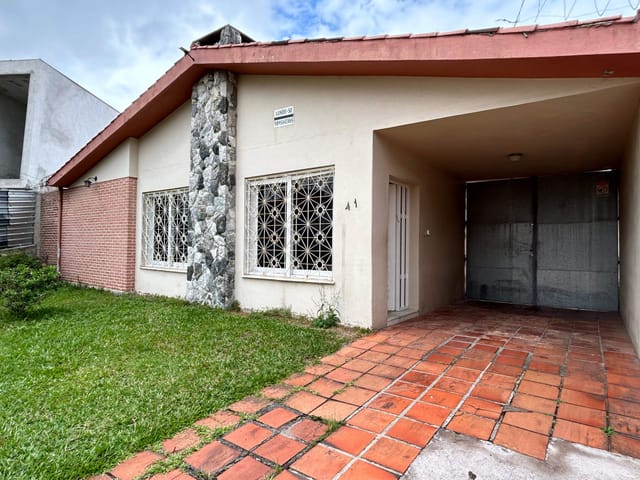 Casa com 480m² 4 quartos e 4 banheiros, à venda, no bairro Centro em Pelotas
