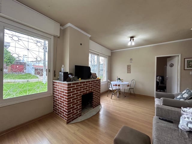 Casa com 480m² 4 quartos e 4 banheiros, à venda, no bairro Centro em Pelotas