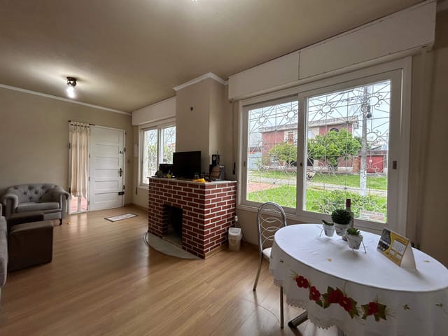 Casa com 480m² 4 quartos e 4 banheiros, à venda, no bairro Centro em Pelotas