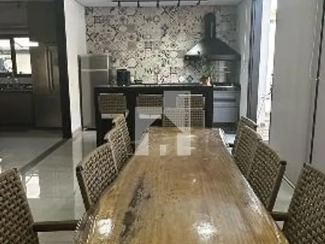 Casa com 310m² 3 quartos e 5 banheiros, à venda, no bairro Engordadouro em Jundiaí