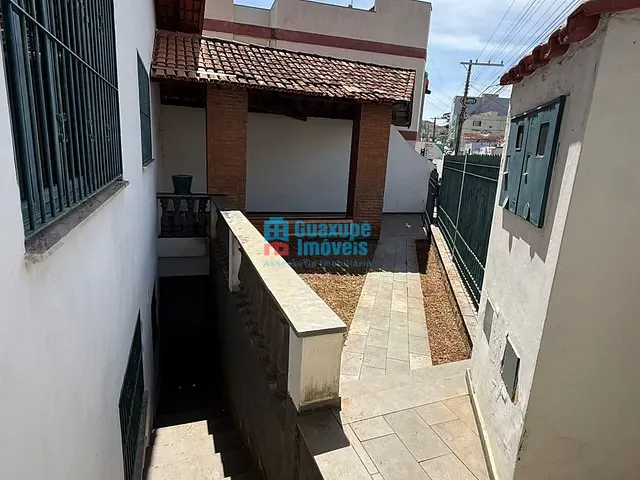 Casa com 224m² 4 quartos e 3 banheiros, à venda, no bairro Centro em Guaxupé