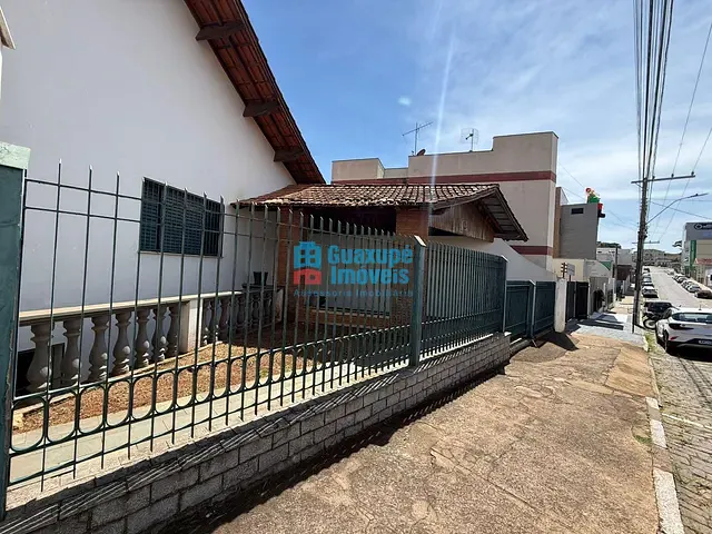 Casa com 224m² 4 quartos e 3 banheiros, à venda, no bairro Centro em Guaxupé