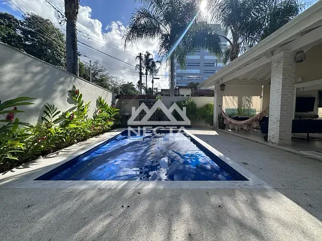 Casa com 336m² 5 quartos e 7 banheiros, à venda, no bairro Jardim Primavera em Caraguatatuba