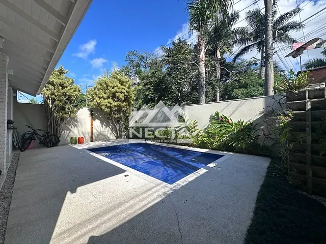 Casa com 336m² 5 quartos e 7 banheiros, à venda, no bairro Jardim Primavera em Caraguatatuba