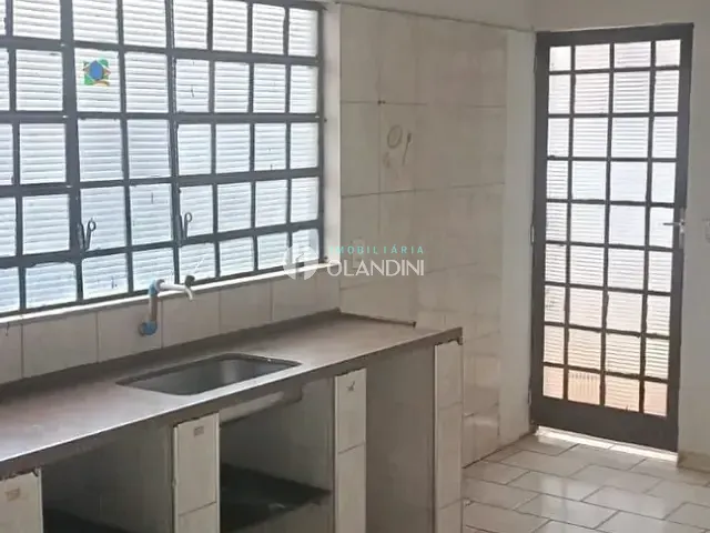 Casa 2 quartos e 1 banheiro, para alugar, no bairro Área Rural de Artur Nogueira em Artur Nogueira