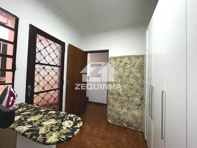 Casa à venda com 3 quartos, 260m² - Foto 3