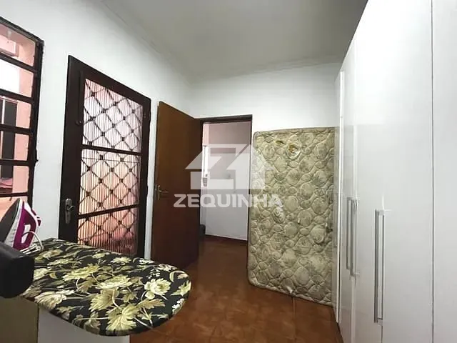 Casa com 250m² 3 quartos e 3 banheiros, à venda, no bairro Baronesa em Osasco
