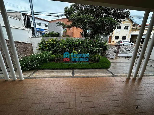 Casa com 330m² 3 quartos e 2 banheiros, para alugar, no bairro Centro em Guaxupé