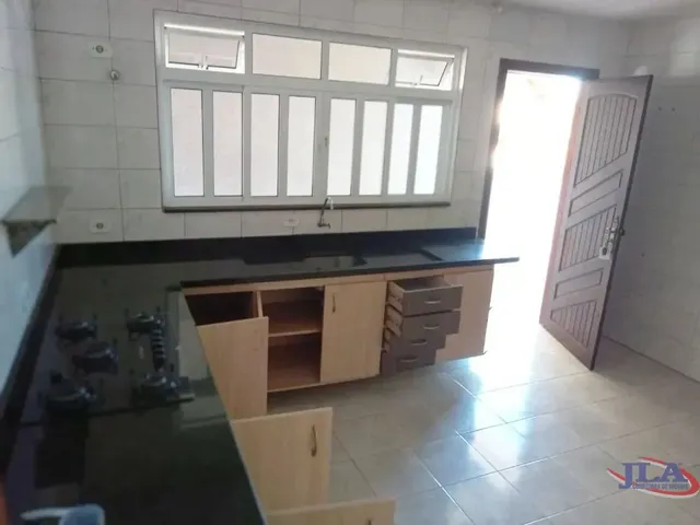 Casa 3 quartos e 2 banheiros, para alugar, no bairro Barreirinha em Curitiba