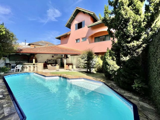 Casa com 384m² 4 quartos e 6 banheiros, à venda, no bairro São Paulo II em Cotia