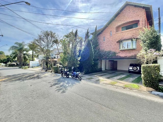 Casa com 384m² 4 quartos e 6 banheiros, à venda, no bairro São Paulo II em Cotia