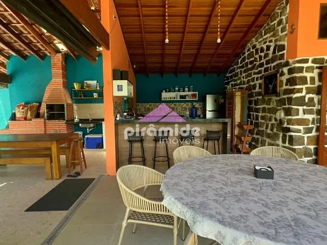 Casa com 8640m² 4 quartos e 3 banheiros, à venda, no bairro Lagoinha em Ubatuba