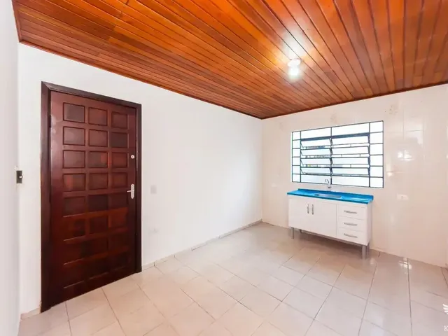 Casa com 250m² 3 quartos e 1 banheiro, para alugar, no bairro São João em Curitiba