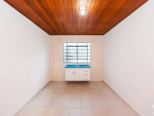 Casa com 250m² 3 quartos e 1 banheiro, para alugar, no bairro São João em Curitiba