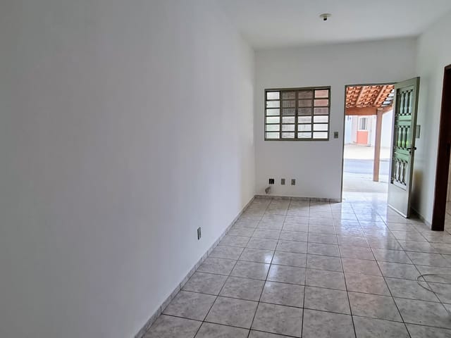 Casa com 200m² 2 quartos e 1 banheiro, à venda, no bairro Campo Alegre em Pindamonhangaba