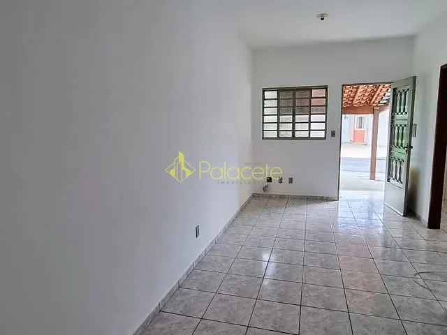 Casa com 200m² 2 quartos e 1 banheiro, à venda, no bairro Campo Alegre em Pindamonhangaba