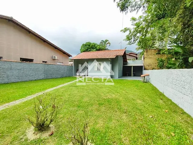 Casa com 384m² 2 quartos e 2 banheiros, à venda, no bairro Mar Verde II em Caraguatatuba