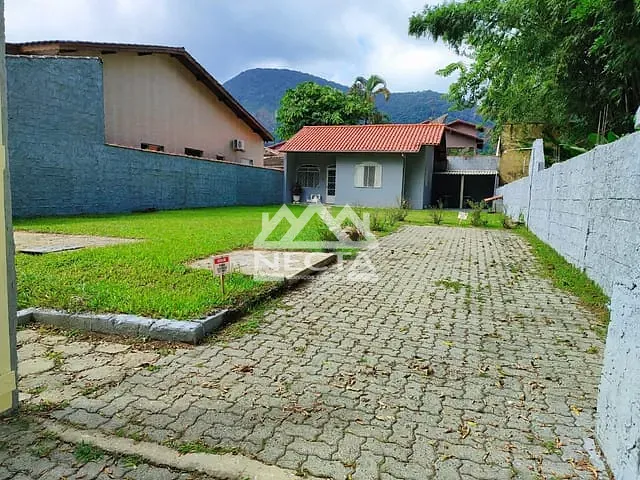 Casa com 384m² 2 quartos e 2 banheiros, à venda, no bairro Mar Verde II em Caraguatatuba