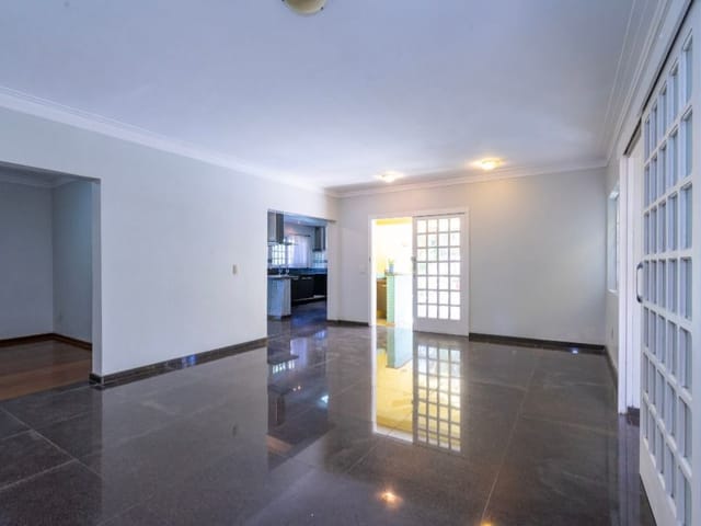 Casa com 2190m² 3 quartos e 3 banheiros, à venda, no bairro Pousada dos Bandeirantes em Carapicuíba