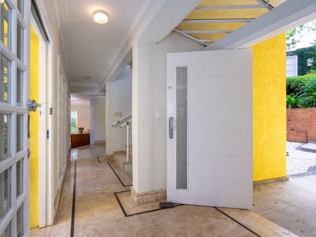 Casa com 2190m² 3 quartos e 3 banheiros, à venda, no bairro Pousada dos Bandeirantes em Carapicuíba