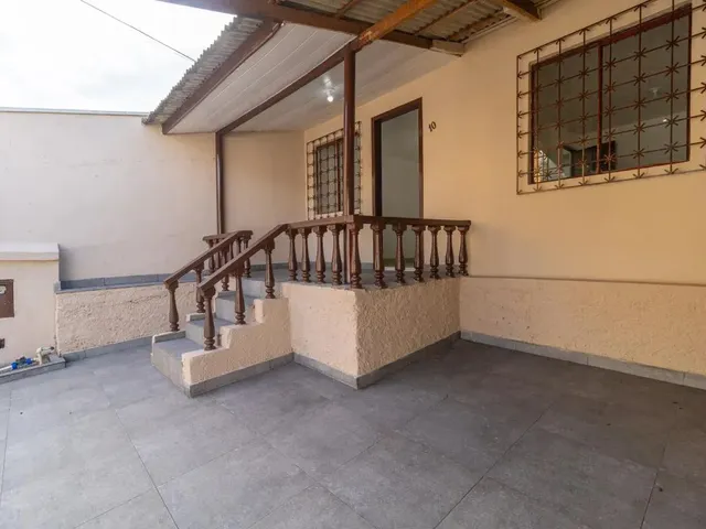 Casa 2 quartos e 1 banheiro, para alugar, no bairro Boqueirão em Curitiba