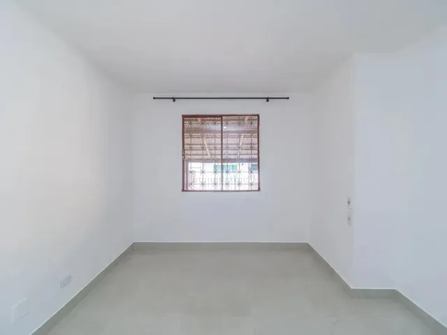 Casa 2 quartos e 1 banheiro, para alugar, no bairro Boqueirão em Curitiba